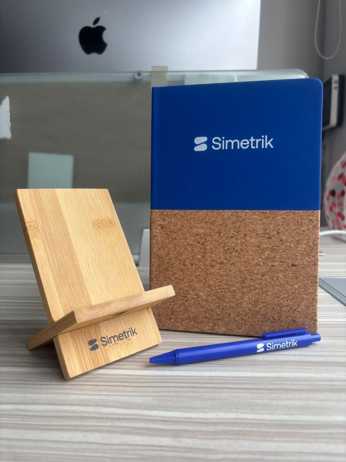 Regalos corporativos personalizados entregados por Markmelo 13