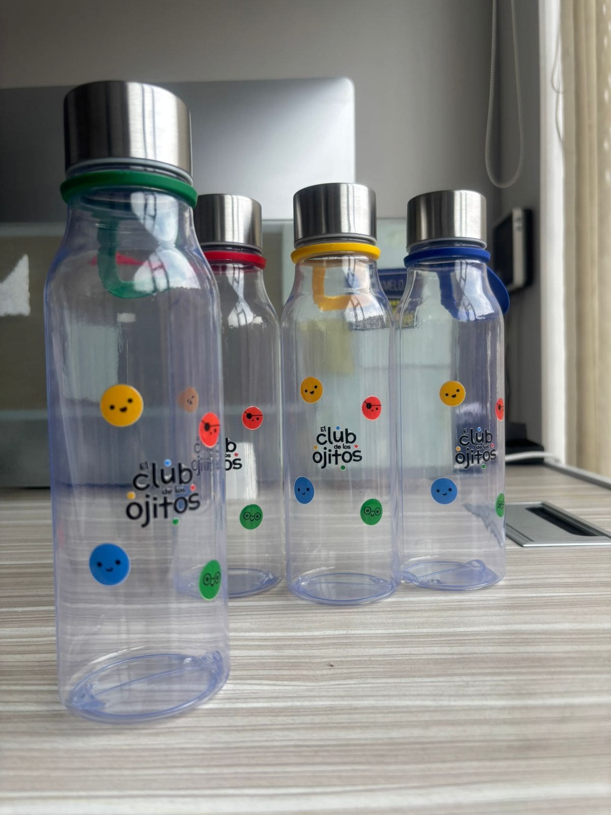 Regalos corporativos personalizados entregados por Markmelo 17
